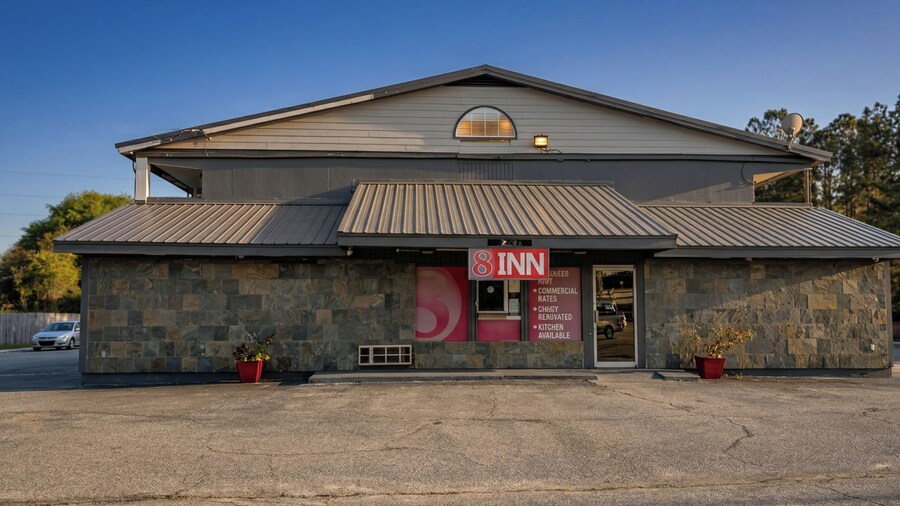 8 Inn By Capital O Americus US 19