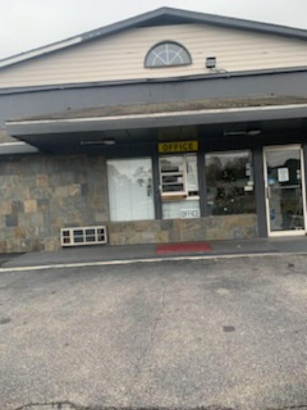 Front of property - 8 Inn By Capital O Americus US 19 (Americus)