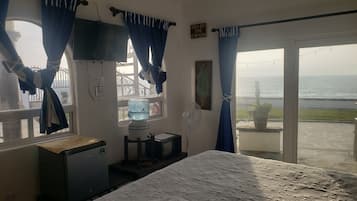3 slaapkamers, een bureau, een strijkplank/strijkijzer, reisbedje