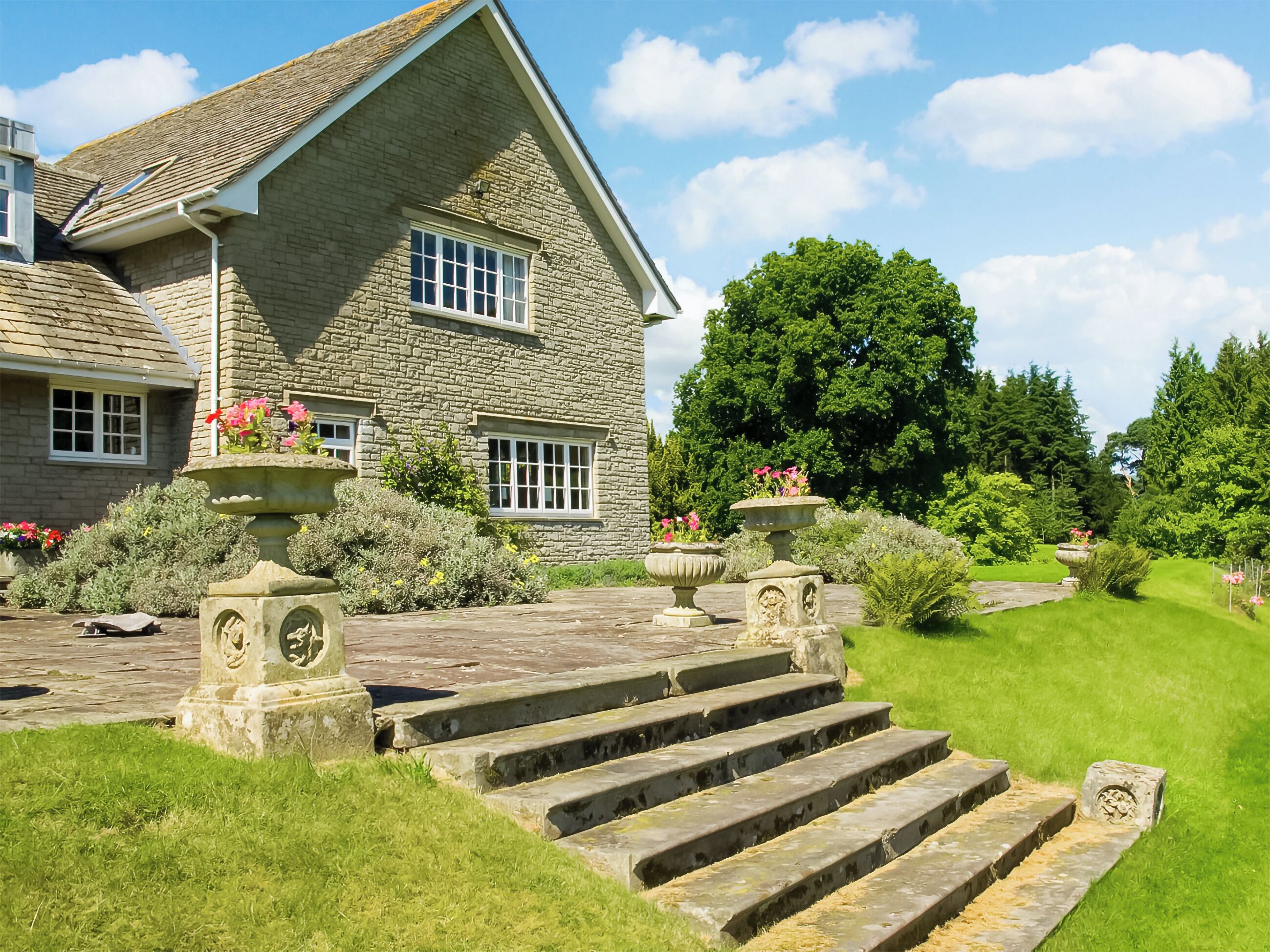 المنطقة المحيطة بالمنشأة