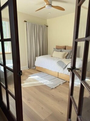3 bedrooms, desk, iron/ironing board, free WiFi