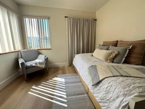 3 habitaciones, escritorio, tabla de planchar con plancha y wifi gratis 