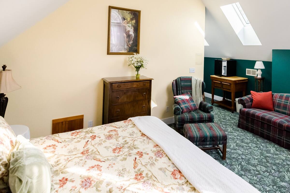 Studiosuite – honeymoon, 1 kingsize-seng, ikke-røyk, privat bad | Blendingsgardiner, lydisolert, strykejern/-brett og wi-fi (inkludert)