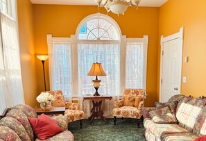 Living area - The Wen Inn formerly Andor Wenneson (Peterson)