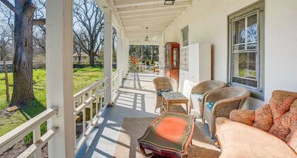 Experience a 17th-Century Spring Manor