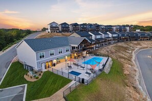Exterior - 5BR Retreat + Private Hot Tub, Game Room, Resort Pools + FREE Show Tickets! (Branson)