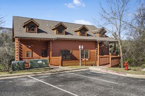 Exterior - 2BD Cabin, Sleeps 6, near Hwy 76, Tanger Outlets- DISCOUNT TICKETS! (Branson)