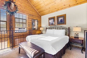 3 bedrooms, iron/ironing board, free WiFi, bed sheets - 2 Bd + Loft Cabin near Tanger Outlets and HWY 76, Sleeps 8- Ticket DEALS! (Branson)