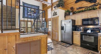 Two Side by Side Cabins in the Heart of Branson,Sleeps 14, Ticket DEALS and Golf Discounts