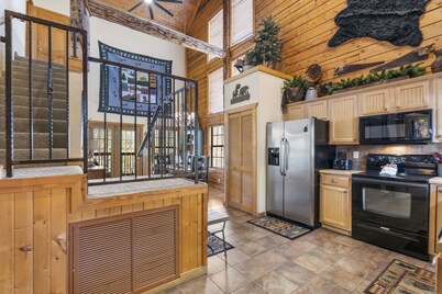 Two Side by Side Cabins in the Heart of Branson,Sleeps 14, Ticket DEALS and Golf Discounts