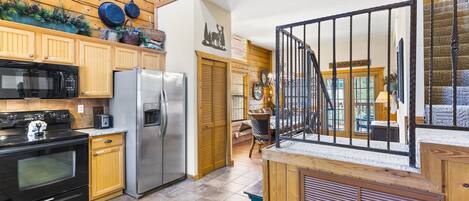 Refrigerador, microondas, lavavajillas y cafetera y tetera