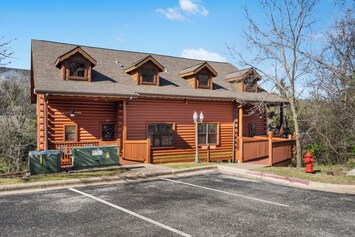 Cabin 300 Entrance and Parking