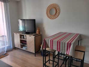 Dining - Studio Dans un Parc Boisé Avec Piscine et Animaux Accepté, Avec Terrasse (La Baule-Escoublac)