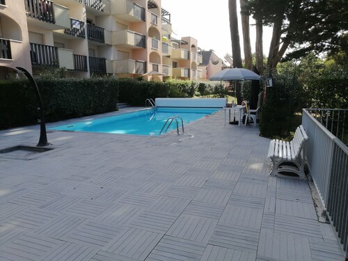 Studio Dans un Parc Boisé Avec Piscine et Animaux Accepté, Avec Terrasse