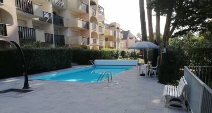 Studio Dans un Parc Boisé Avec Piscine et Animaux Accepté, Avec Terrasse