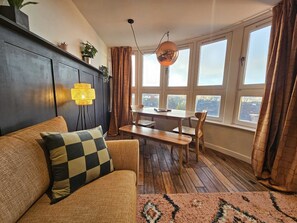 TV - Rooftop Retreat Edinburgh (Edinburgh)