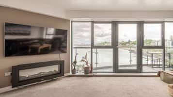 TV, caminetto, videogiochi