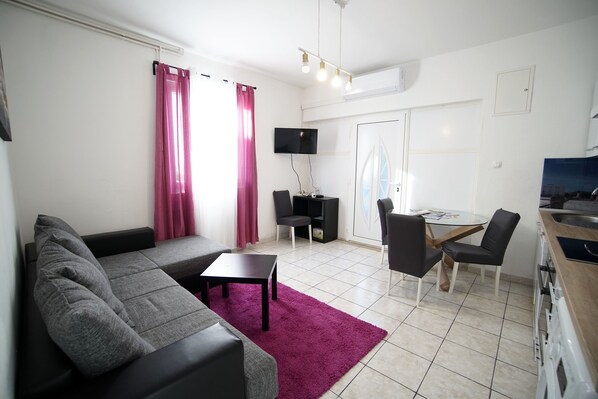 TV - Apartments Silver Shade - One Bedroom Apartment with Terrace(a1) (Zadar)