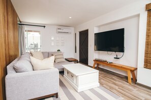 Smart TV - Beach Studio Apartment in Gated Community (Cabo Bello)