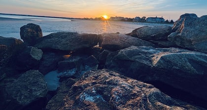 Sea Bisquit Cottage by the Ocean