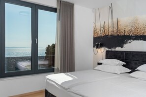 5 bedrooms, iron/ironing board, free WiFi, bed sheets