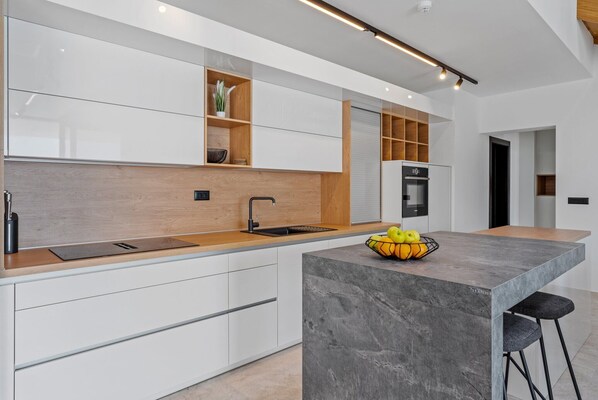 Oven, stovetop, dishwasher, coffee/tea maker