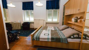 1 bedroom, internet, bed sheets