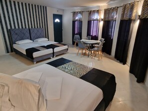 8 bedrooms, WiFi, bed sheets