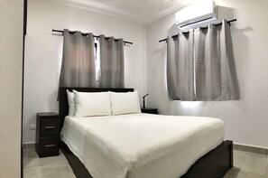 2 habitaciones, tabla de planchar con plancha, wifi y ropa de cama 