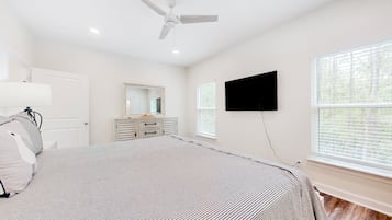 3 bedrooms, internet, bed sheets