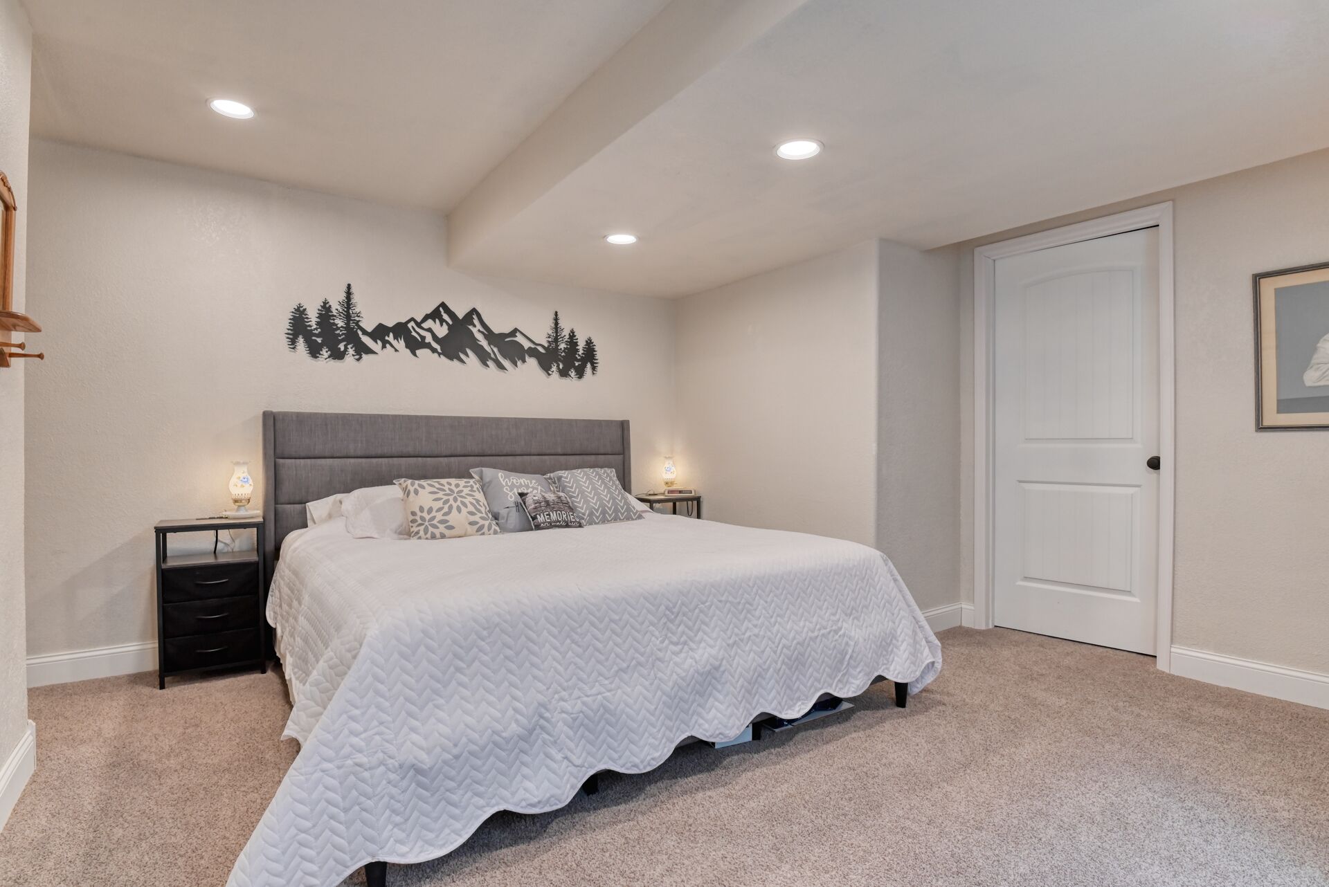 3 habitaciones, tabla de planchar con plancha, wifi y ropa de cama 