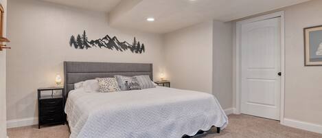 3 habitaciones, tabla de planchar con plancha, wifi y ropa de cama