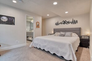 3 habitaciones, tabla de planchar con plancha, wifi y ropa de cama 