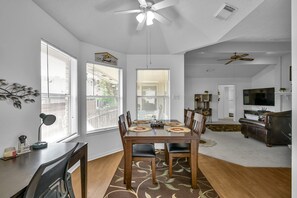 Interior - Cozy 2 Bdrm Home in Quiet NBHD + Pets Allowed  (Montgomery)