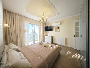 3 bedrooms, iron/ironing board, travel cot, free WiFi