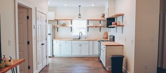 Charming 2-bedroom cottage built with children and pets in mind.