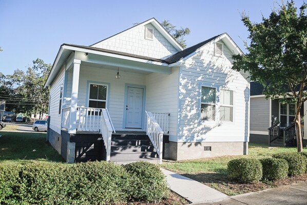 Exterior - Charming 2-bedroom cottage built with children and pets in mind. (Thomasville)