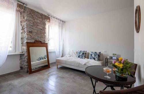 Eva's Rooms "Rebecca" Open Space 

Codice citra 011030-aff0071