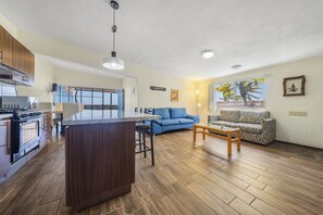 Téléviseur connecté, livres, sélection de musique