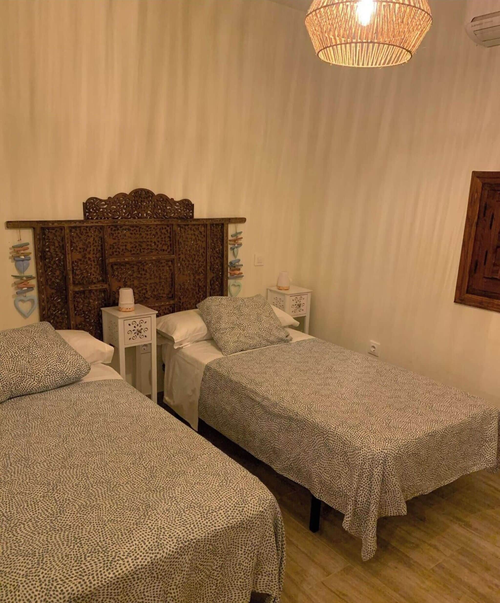 3 slaapkamers, een strijkplank/strijkijzer, gratis wifi, beddengoed