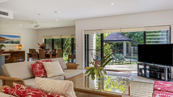 TV - Villa Lumina | Port Douglas (PORT DOUGLAS)