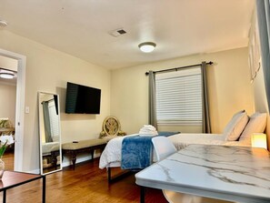 1 bedroom, iron/ironing board, WiFi, bed sheets - Private In-Law With Garden Access (Castro Valley)