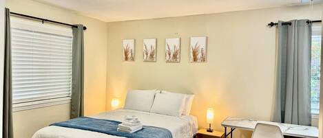 1 habitación, tabla de planchar con plancha, wifi y ropa de cama