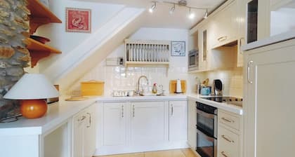 Discover a cosy two-bedroom cottage on the Colmer Estate in Ivybridge.