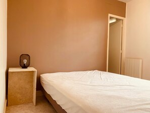 5 室のベッドルーム、旅行用ベビーベッド、WiFi (無料)