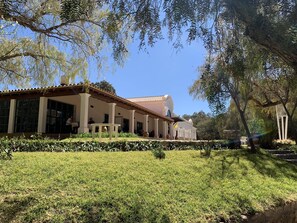 Front of property – evening/night - Hosteria Automovil Club Argentino Cachi (Cachi)