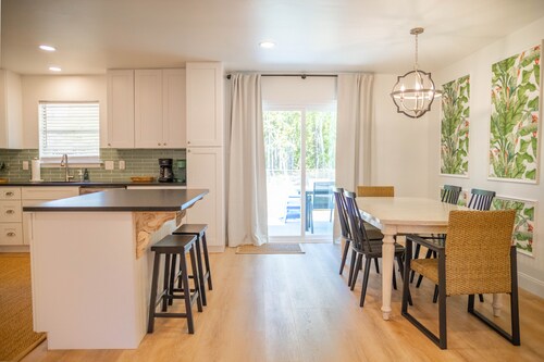 Includes a GOLF CART! Close to the beaches & Downtown OS! Adventure on Arbor