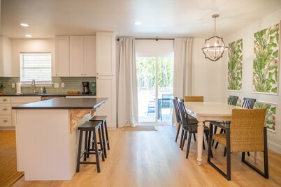 Includes a GOLF CART! Close to the beaches & Downtown OS! Adventure on Arbor