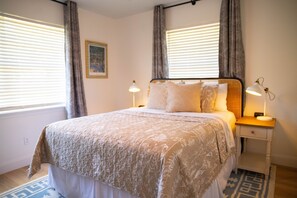 3 habitaciones, tabla de planchar con plancha y cuna de viaje