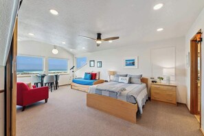 4 bedrooms, iron/ironing board, travel crib, free WiFi